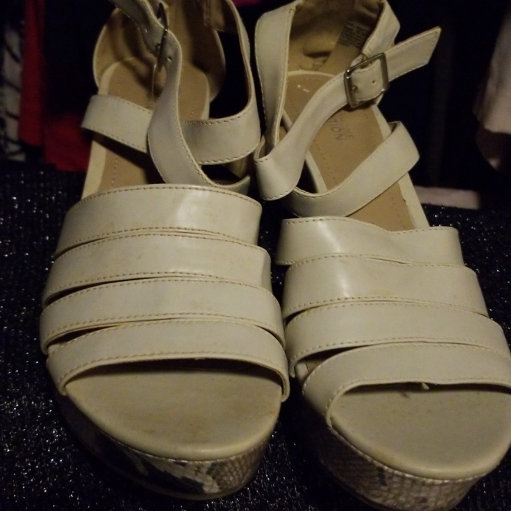 Kenneth Cole Platform Sandal